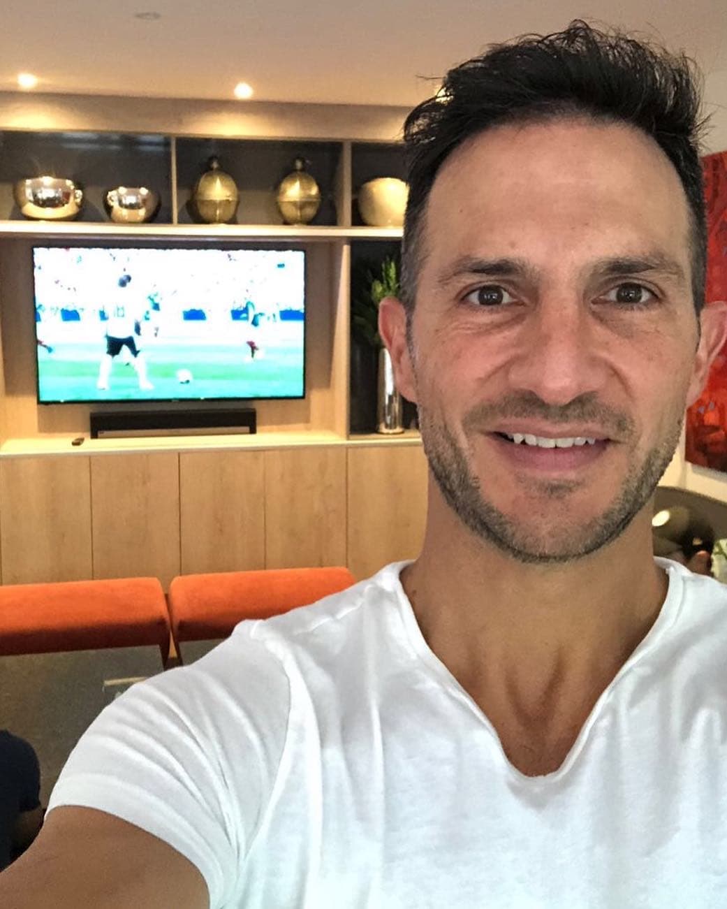 Hugo de la Barreda, conocido en Magneto como Alex, recién cumplió 50 años pero, sin duda, es poco lo que los aparenta, pues mejor que alguno de 30.