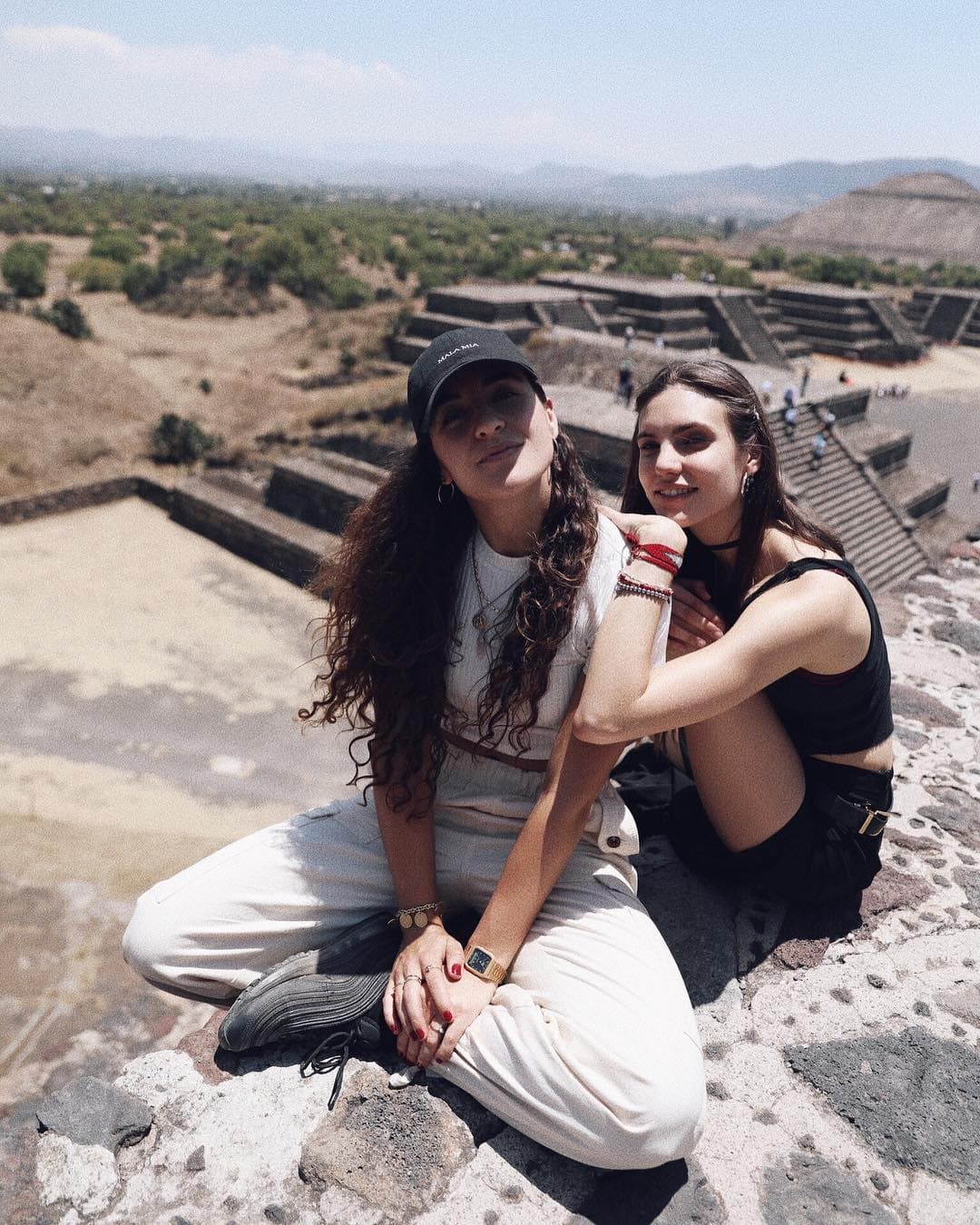 Macarena Achaga visitó las pirámides de Teotihuacan junto a sus amigos.