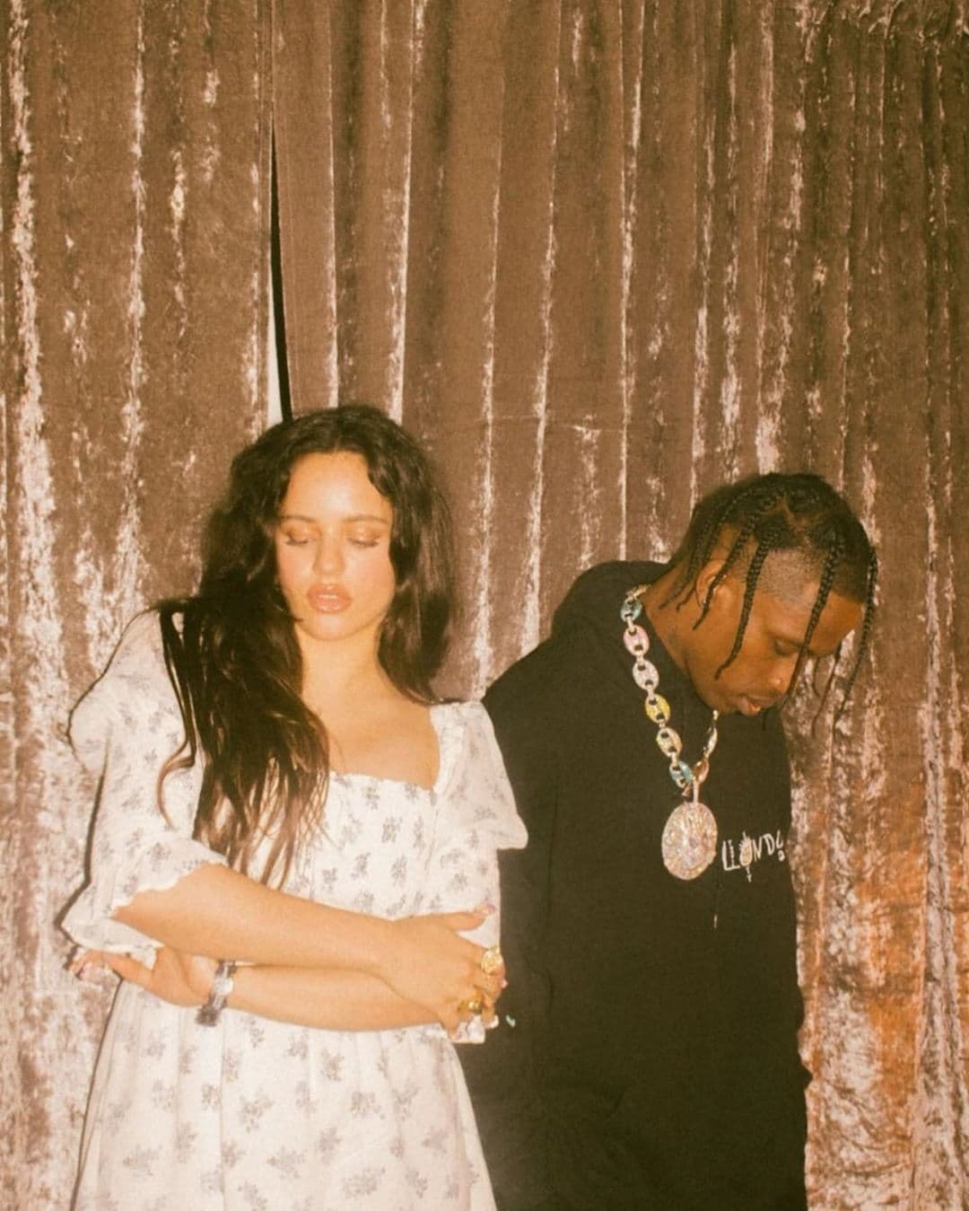 Su amistad inició a partir de una colaboración entre Rosalía y Travis Scott, expareja de la empresaria y papá de su hija, Stormi.