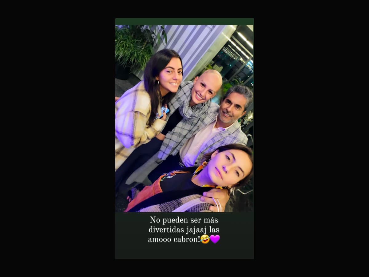 Raúl Araiza posa por primera vez con la novia de su hija Camila