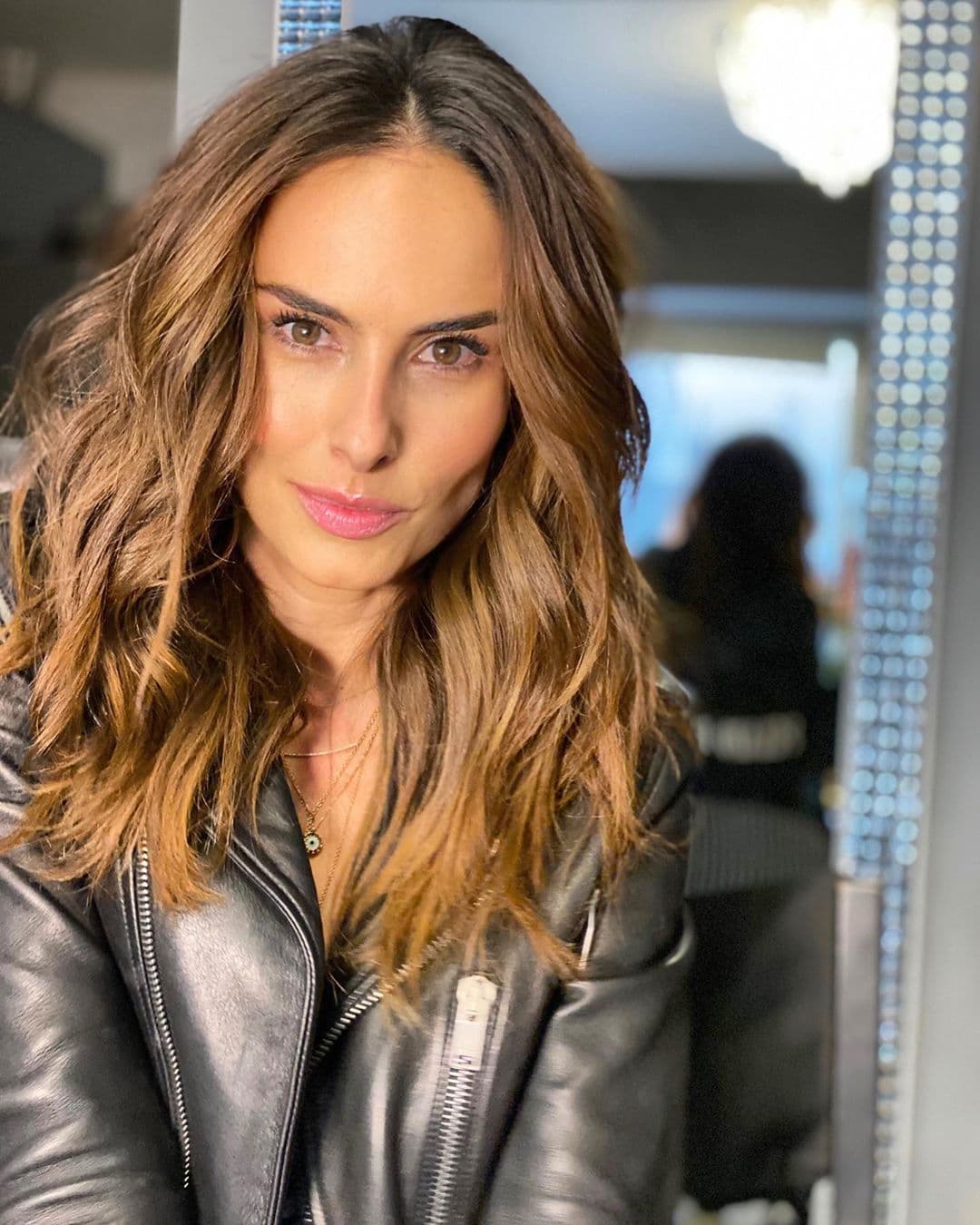 La actriz, Ana Serradilla, siempre ha tratado de mantener el total hermetismo su vida privada. En el 2018, compartió una fotografía con Raúl Martínez Ostos, confirmando de esta manera que estaban saliendo.