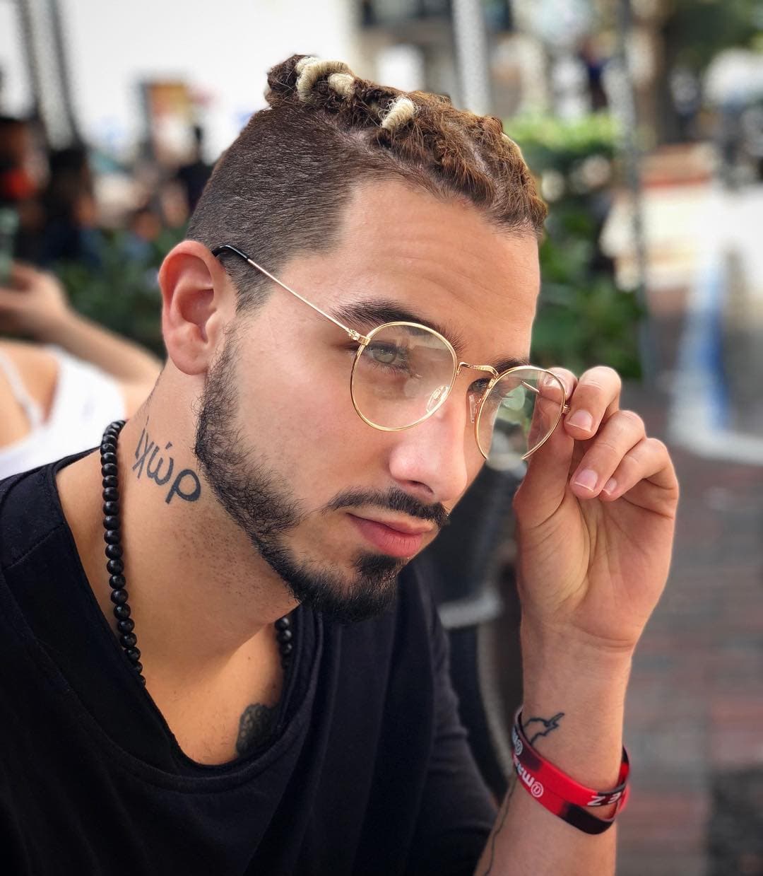 Mauro Menéndez cumple 27 años, y se puede notar por lo que publica en sus redes sociales, que es fanático de la lectura, y por supuesto de la música, que es a lo que se dedica hoy en día, siendo un popular Dj.
<br>