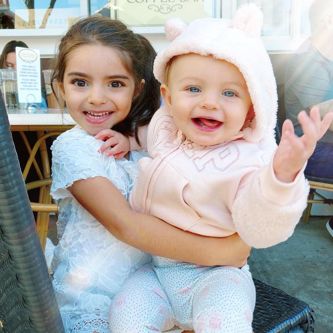 En un año pueden pasar muchas cosas, por lo que Aitana Derbez y su sobrina Kailani Ochmann no perdieron el tiempo y gracias a las innumerables publicaciones de sus padres, se volvieron todas unas celebridades en redes sociales.