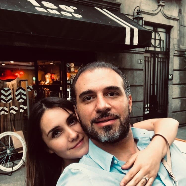 Esposo de Dulce María publica foto de la exRBD embarazada y la sorprende con amoroso mensaje.