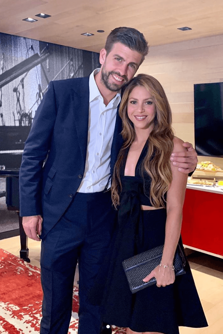 Una extraña coincidencia existe entre Shakira y Gerard Pique, pues nacieron el mismo día pero con una diferencia de 10 años, ella mayor. Eso no fue impedimento y hoy gozan de la familia que han formado, pues son padres de dos pequeños niños.