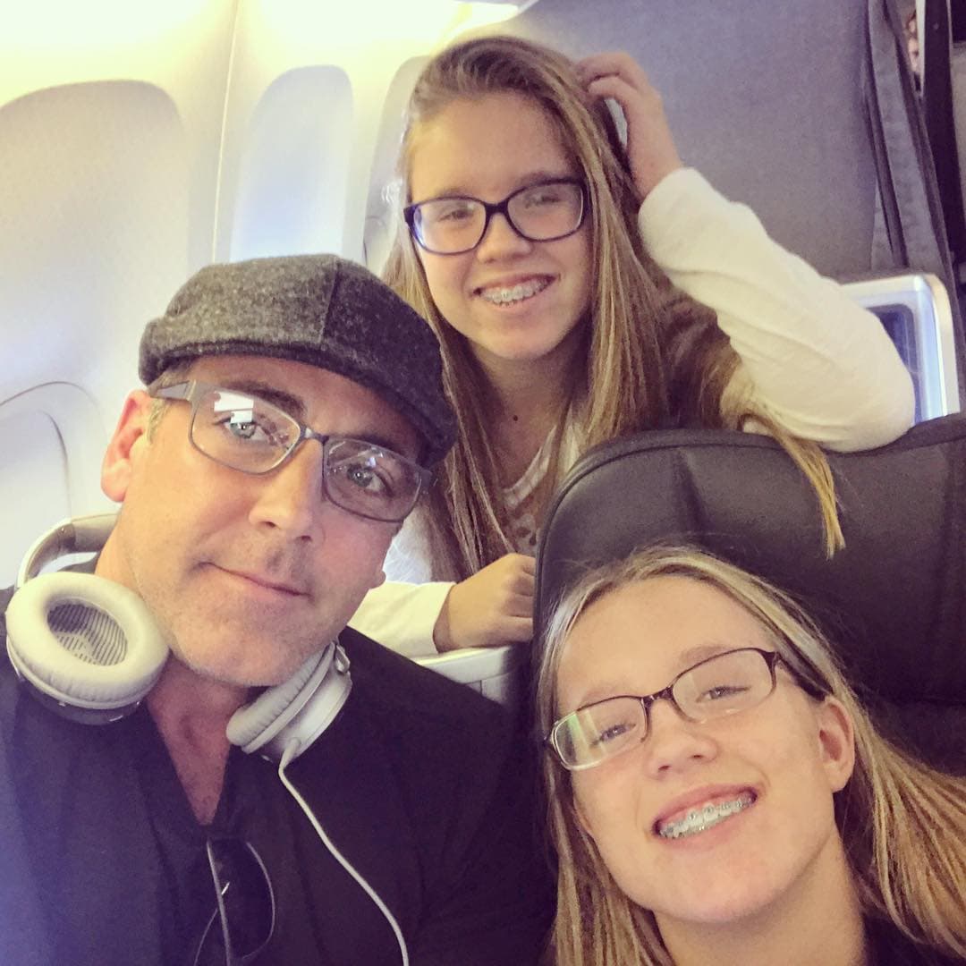 Cuando Carlos Ponce estaba casado con Verónica Rubio procreó a Giancarlo y Sebastián, pero decidieron adoptar a dos niñas, cuando tenían un año, Sienna y Savannah. Actualmente, ya son dos adolescentes de 17 años y muy consentidas por el actor, ya que recientemente les regaló un automóvil de lujo.