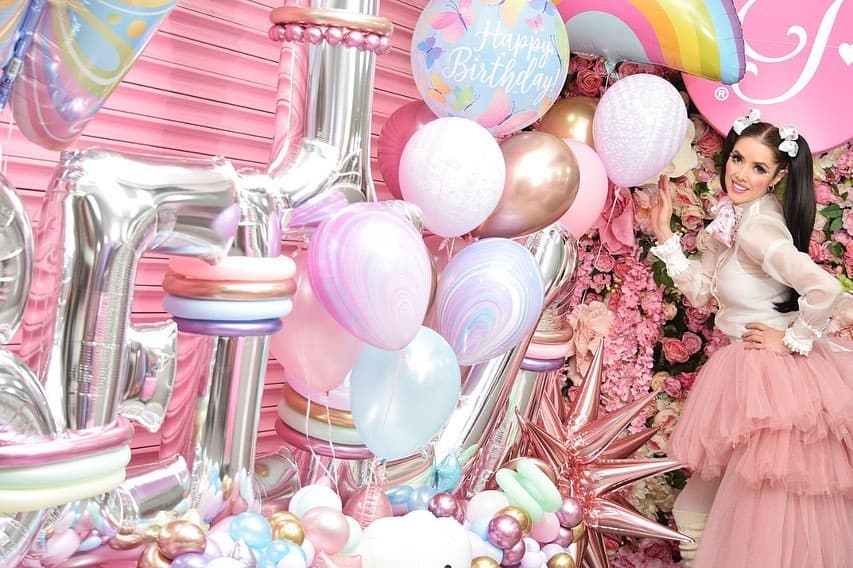 Las imágenes de la espectacular fiesta de cumpleaños de su hija Bella se volvieron tendencia en redes sociales, donde consiguieron más de 160 mil ‘Me gusta’ y acapararon los titulares.