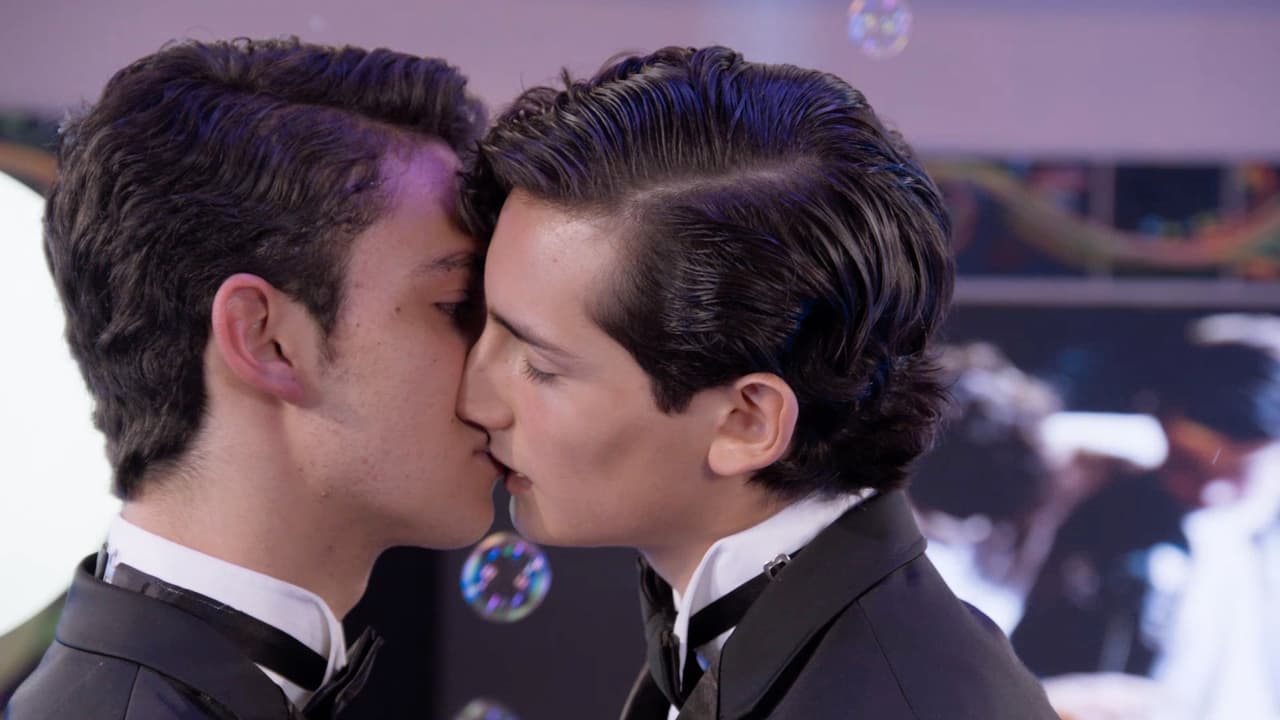 El primer beso de Aristemo llegó después de varios intentos fallidos... ¿Te gustó?