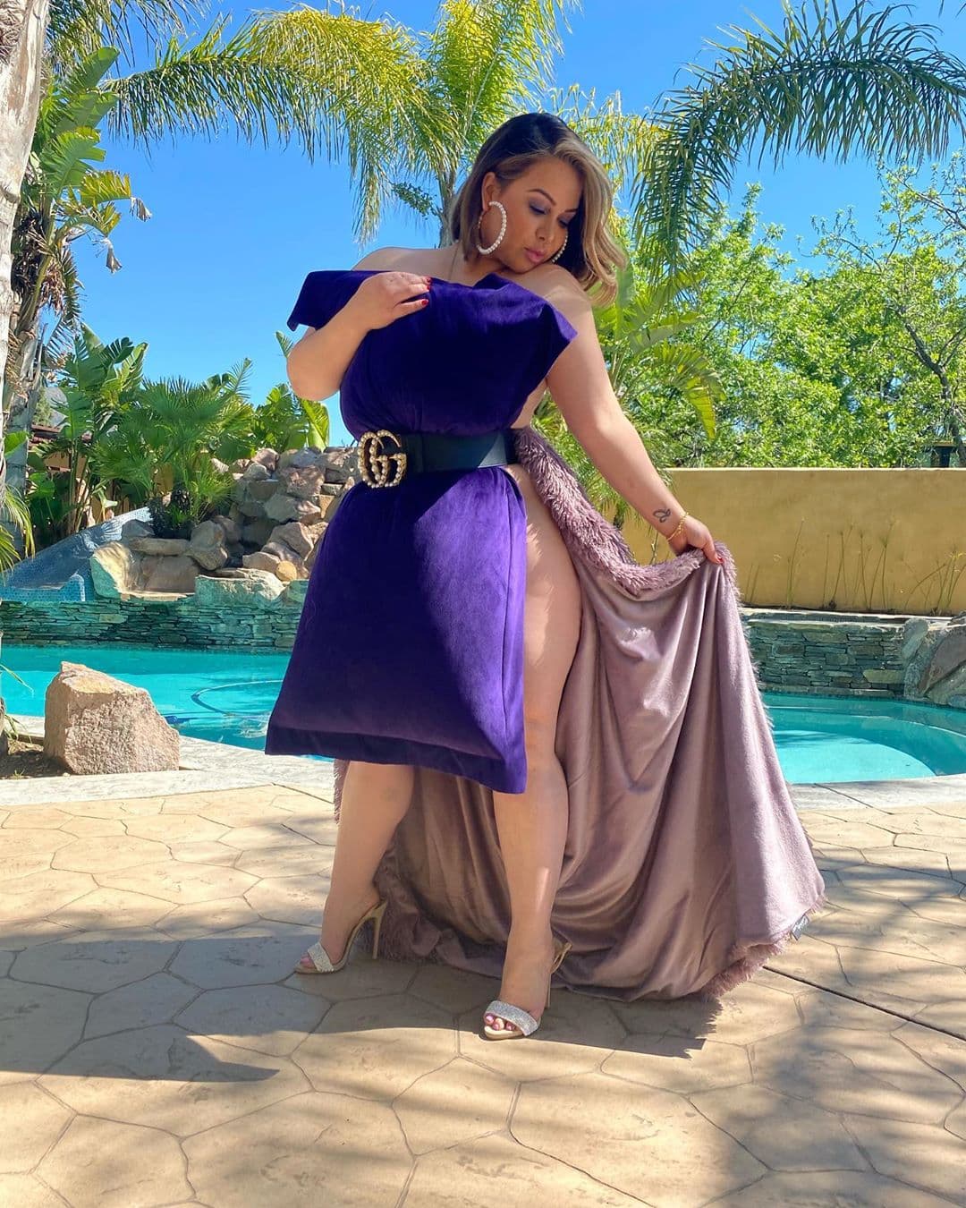 Chiquis Rivera dijo que a pesar de necesitar un bronceado urgentemente, la cantante se unía al reto: “¡por lo y porque no tengo otra cosa más qué hacer!”.