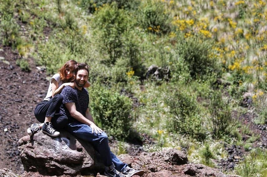 El pasado miércoles 22 julio, la conductora Natalia Téllez sorprendió a sus seguidores de Instagram al compartir una fotografía junto al que podría ser el dueño de su corazón. Se trata de Antonio Zabala, un joven apasionado de la música quien aparentemente le ha robado el corazón a la Neta Divina característica de su millón de pecas.