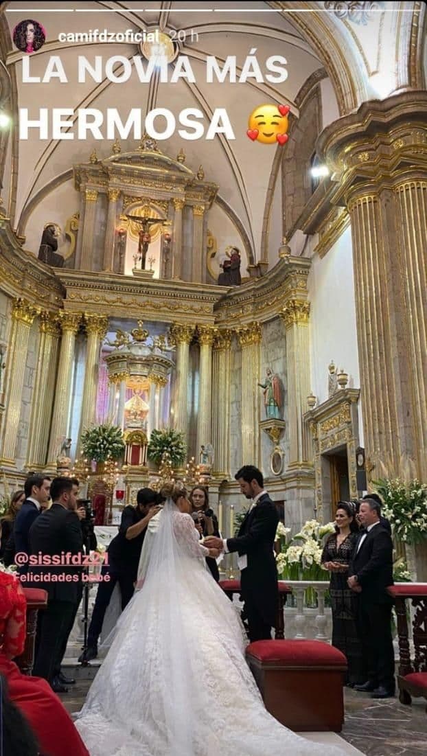 Camila Fernández también compartió algunas imágenes de la celebración en sus historias de Instagram, donde destapó que la ceremonia se había realizado en la Basílica de Zapopan.