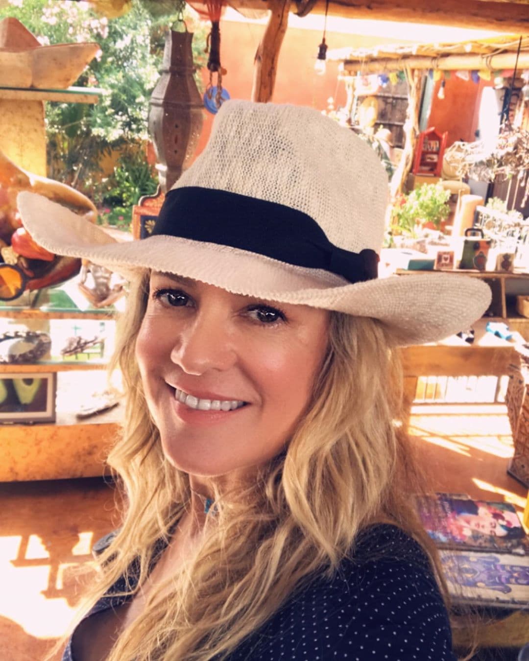 Su carísima y talento, no es solo lo que 
<b>Rebecca de Alba</b> posee, la conductora compartió con la revista ¡Hola! México el momento que vive actualmente, “Estoy contenta en mi piel, de hacerle honor a las mujeres de mi casa, que me han heredado buenos genes, pues hay otros valores más importantes que estar pensando si me veo perfecta”.