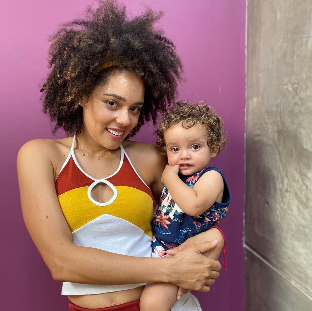 <b>Mascarilla de crecimiento </b>
<br>
<ul>
 <li>1 Cucharada aceite de coco</li>
</ul>
<ul>
 <li>19 dientes de ajo </li>
</ul>
<ul>
 <li>Aceite esencial </li>
</ul>