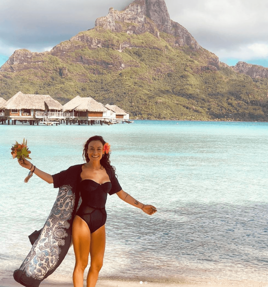 Los actores también compartieron videos nadando en las cristalinas aguas de Bora Bora.