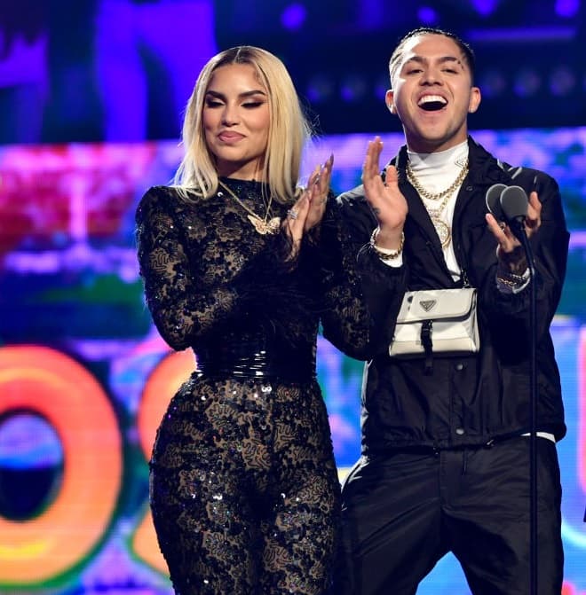Kimberly Loaiza y JD Pantoja en Premios Juventud 2021