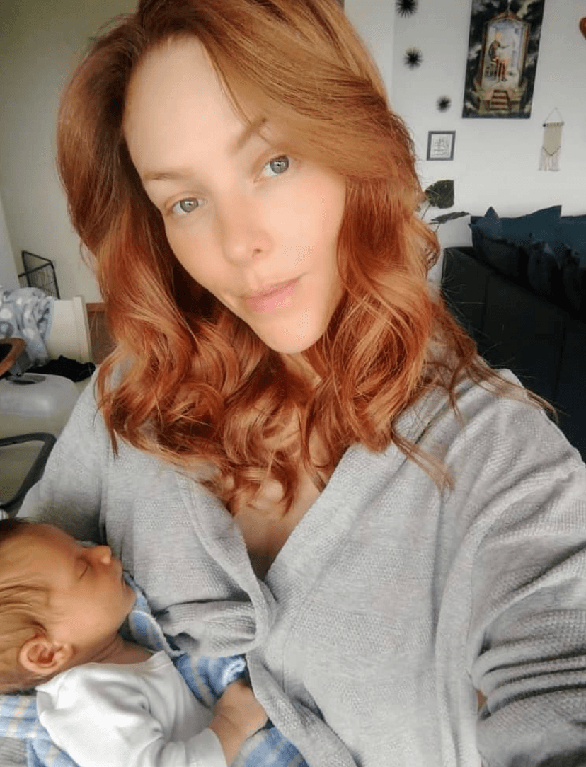 “Qué afortunados somos de tenerte en nuestra familia”, esto fue lo que escribió
<b>Erika de la Rosa</b> cuando su pequeño cumplió un mes de vida. Dante, es el segundo hijo de la actriz y nació el 16 de agosto. Lo que sorprendió a sus seguidores es que la artista mexicana decidió dar a luz en su propia casa.