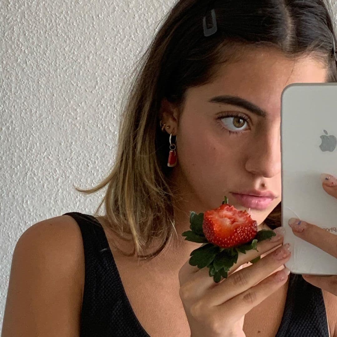 En sus redes sociales, a pesar de que no comparte mucho sobre su vida privada, se puede notar el gusto que tiene por el arte moderno, pues suele publicar imágenes de ella estando en museos, o simplemente por el ángulo de las fotos que toma. 
<br>