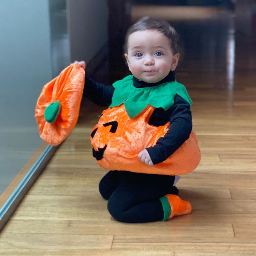 Las pequeñas Emilia y Paula se sumaron a las festividades con adorables disfraces que son clásicos de Halloween.