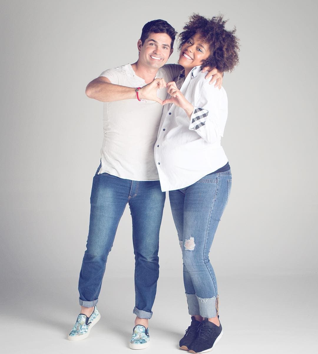 Ferdinando Valencia y Brenda Kellerman dieron a conocer la noticia del fallecimiento de uno de sus mellizos, Dante, a causa de una meningitis con la que luchó por meses, proceso que vivieron de la manera más optimista posible, compartiendo los buenos y malos momentos con sus seguidores.