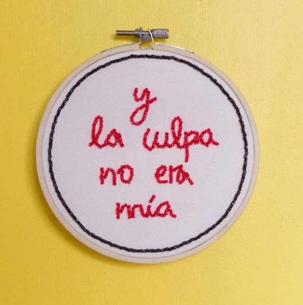 Fotografías, como la de este bordado, se han hecho virales en redes sociales.