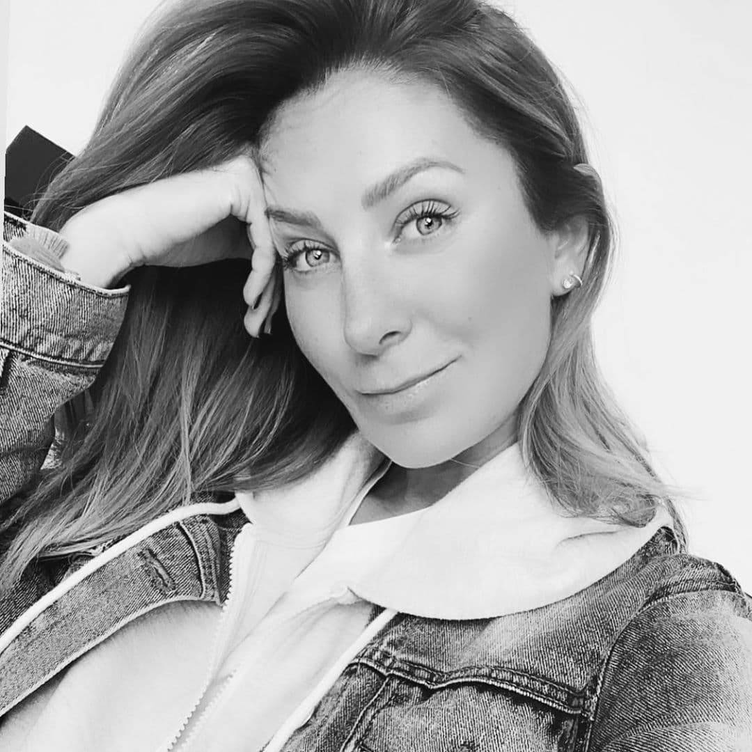 Geraldine Bazán es un ejemplo claro de que hay que ser constantes y comprometidos para lograr la transformación física que te propones, pues la actriz no ha dejado de dedicarse a ella misma, presumiendo que ahora se siente más feliz y sexy que nunca.
<br>