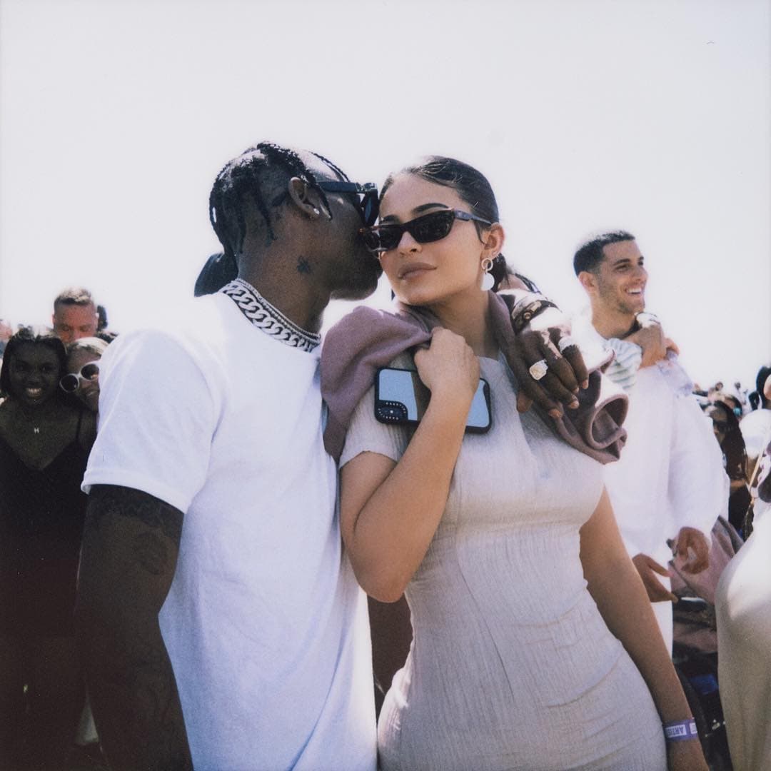 ¿Kylie Jenner y Travis Scott se reconciliaron? Luego de que los vieran juntos en una fiesta de los Premios Oscar, fuentes cercanas a la empresaria, aseguraron que los dos están intentando hacer funcionar su relación.