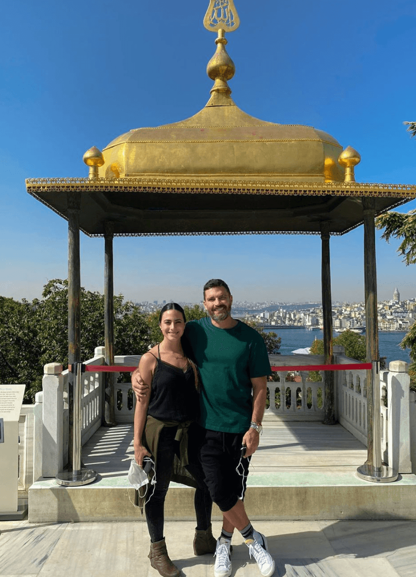 “El viaje perfecto… comienza contigo, te amo” escribió el argentino junto a su pareja.