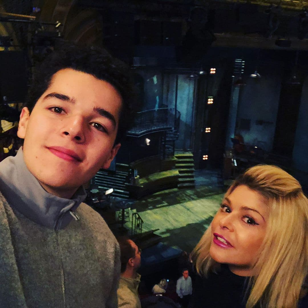 Parece que el tiempo pasa volando, pues los gemelos de Itatí Cantoral y Eduardo Santamarina, Roberto y Eduardo, ya tienen 19 años, y son muy apuestos. Tanto así, que uno de ellos ya tiene novia.