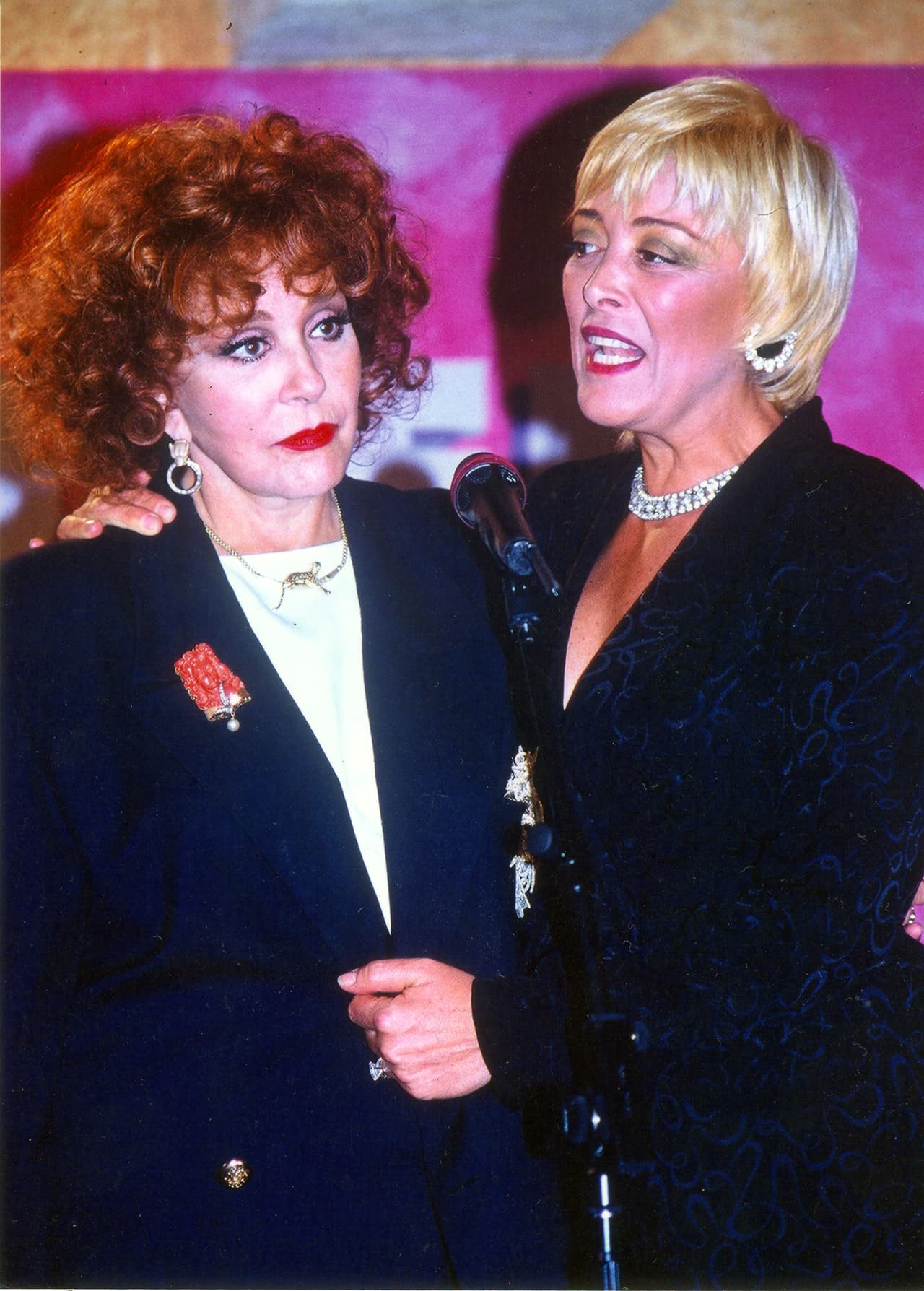 Muy al estilo de Madonna, muchas mujeres imitaron aquel cabello pixie platinado, y Sylvia Pasquel fue una de ellas.