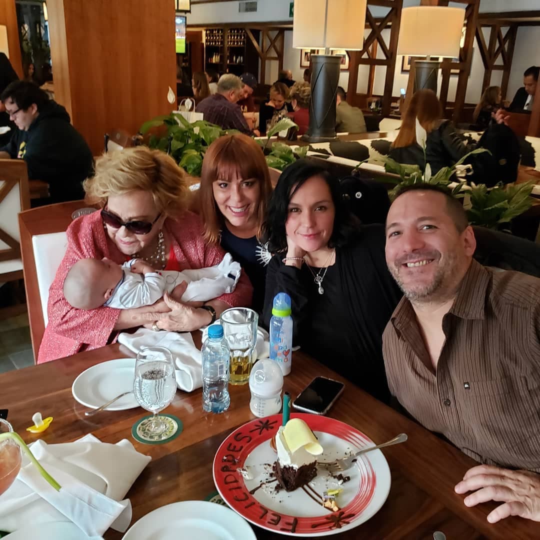 Apolo, hijo de Luis Enrique Guzmán y Mayela Laguna, acaba de cumplir sus primeros dos años de vida. ¡Mira cuánto ha crecido el primer nieto varón de Silvia Pinal y Enrique Guzmán!