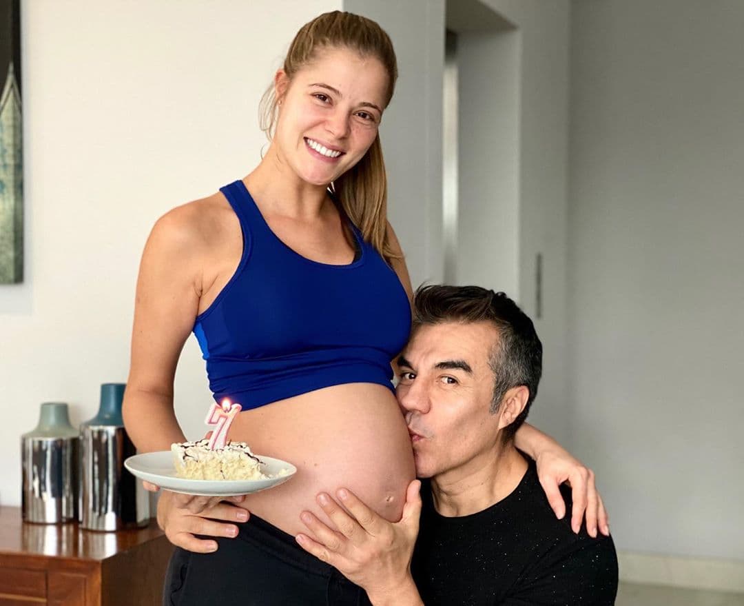 La modelo brasileña publicó a través de sus Instagram stories unas fotografías en las que aparece ella celebrando su primer baby shower junto a sus amigas más cercanas.