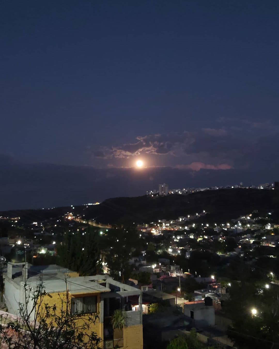 Aquí algunas fotos de usuarios en Instagram; así se vio el espectaculo lunar en Querétaro, Mex.
