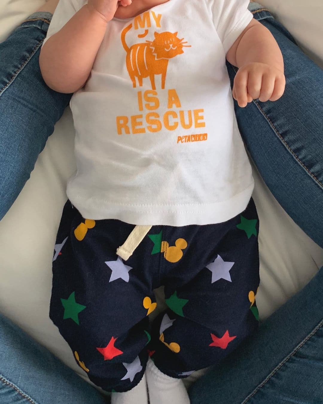 Sin duda, con la cercanía de su primer cumpleaños, los fans seguirán conociendo a Noah de cerca a través de las fotos de su famosa madre, quien aún no muestra en público la carita de la nena, pero sí ha compartido un vistazo a los momentos más especiales de su familia.