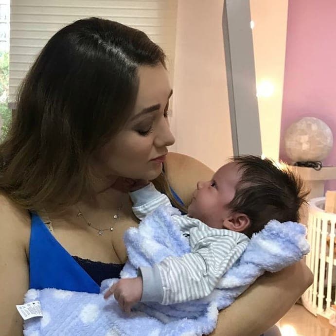La estrella de televisión agradece que André está bien de salud, quien nació el pasado 30 de mayo luego del exitoso tratamiento de inseminación artificial al que se sometió en 2019.
