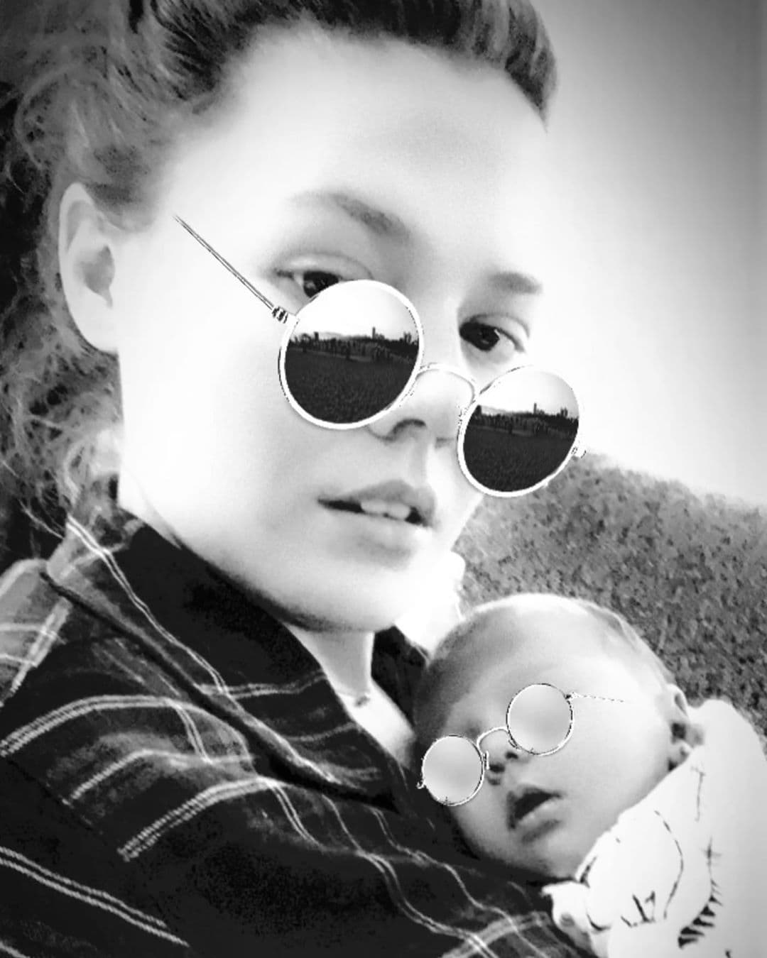“La nena se quería dormir y más fácil cuando (esta) mamá le canta”, fue el mensaje con el que la cantante explicó un íntimo video que subió a redes.