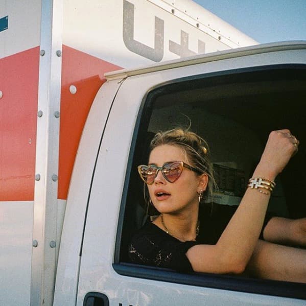 Amber le respondió a la marca que intentó exhibirla por subir su foto y lo hizo con un mensaje un poco sarcástico, ""#LaFilletEgo cool cool - ¡amo a las mujeres que apoyan a mujeres! (Por cierto, avísanos cuando salga tu nueva línea de lencería masculina elegante)". La actriz se negó a borrar su foto.