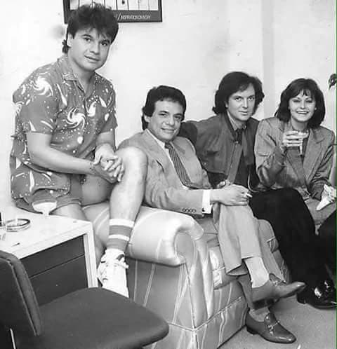 Una famosa fotografía representando el legado musical de la música melancólica en los 70 circula en redes sociales; en ella aparece Camilo Sesto, sentado junto Rocío Durcal, Juan Gabriel y José José, este último es quien queda todavía vivo de entre los cuatro famosos cantantes de la época.