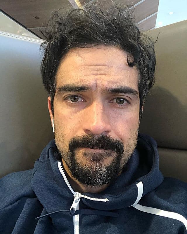 Otros famosos utilizaron sus plataformas para contestar el mensaje de odio de Clark. Alfonso Herrera contestó: El León cree que todos son de su condición...