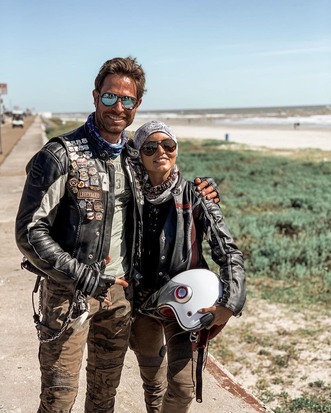 La actriz reveló que esas dos citas fueron muy tanto primerizas como especiales. Después de verse en casa de Sebastián Rulli, ambos saltaron de paracaídas. Y aunque todavía no eran novios, ambos recuerdan aquellas salidas juntos con mucho cariño.