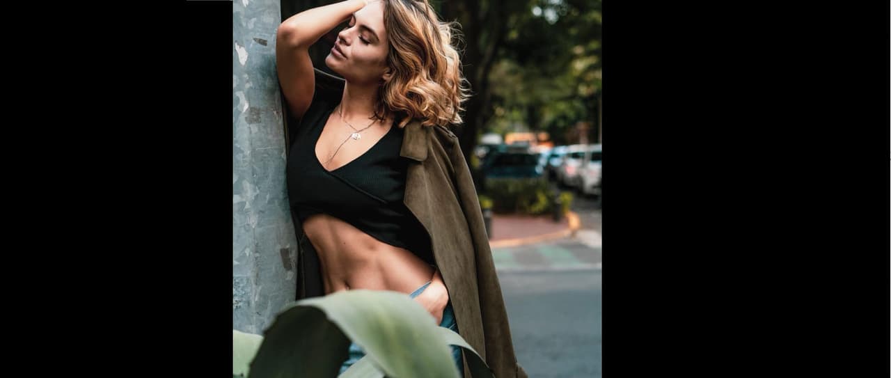 La ex prostituta y amante de 'Quintanilla', 'Débora', comparte a su hombre con tal de que siempre le cumpla. Conoce la historia de esta mujer interpretada por Lucía Silva.