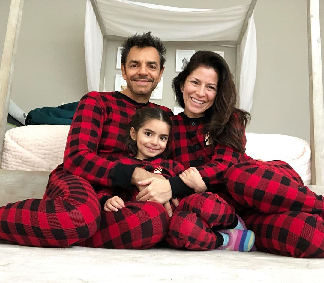 Luego de largos y fugaces romances, Eugenio Derbez llegó al altar con Alessandra Rosaldo en 2012 tras seis años y medio de noviazgo. Junto a la vocalista de Sentidos Opuestos, el comediante nuevamente se convirtió en padre, dándole la bienvenida a Aitana, su última hija, en 2014.