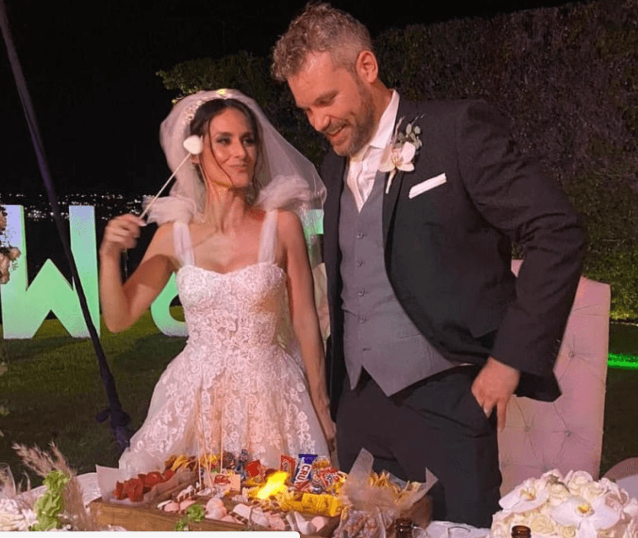 Días antes de dar el “sí, quiero” para siempre; los recién casados tuvieron una sesión de fotos en varios puntos de Yucatán, en las que demostraron lo enamorados que están el uno del otro.
