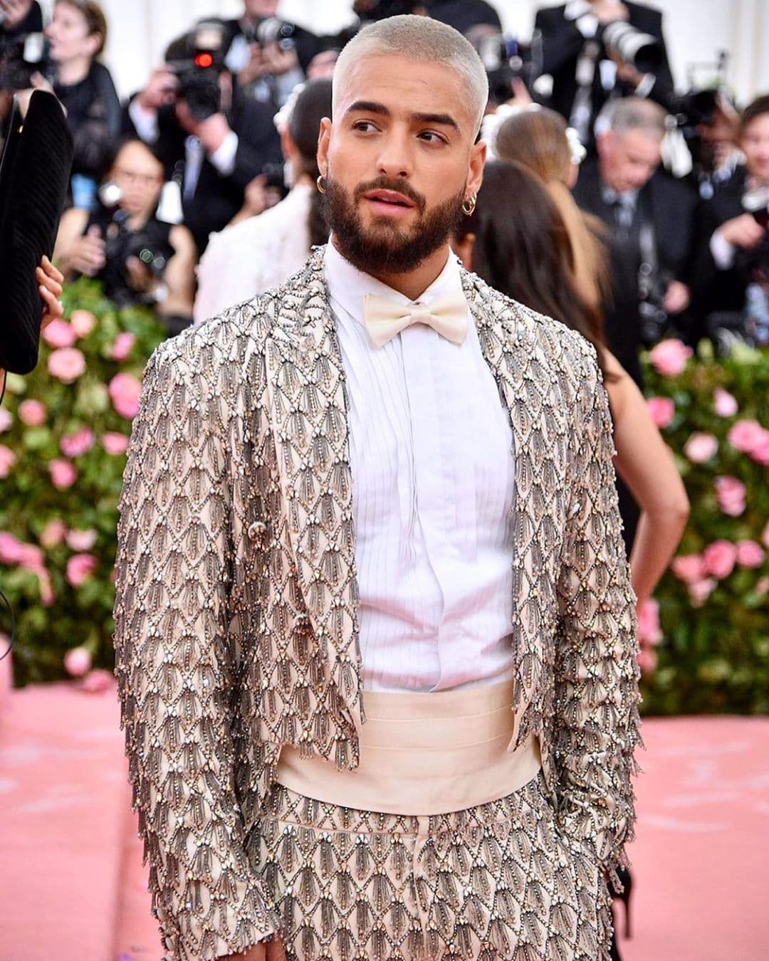 Aunque Maluma es un ícono en el reggeatón, también se le ha conocido como un ícono en la moda, llevándolo al desfile de ropa masculina Otoño 2018 de Dolce & Gabbana.
<br>
