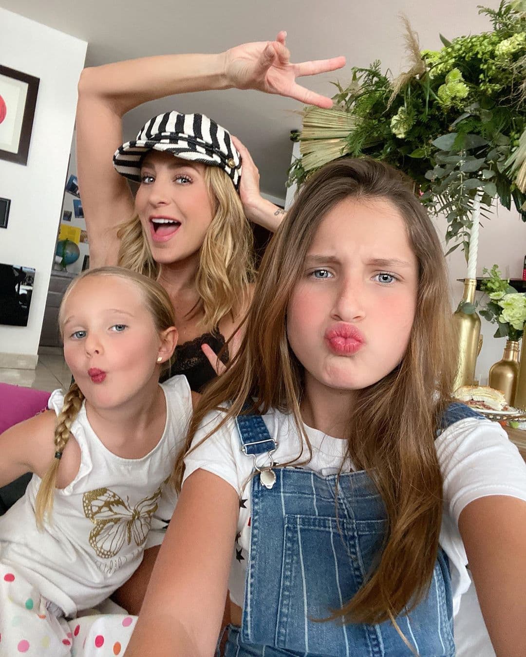 A través de sus Instagram stories, Geraldine Bazán ha dejado ver un poco de cómo es su casa, pues la actriz suele compartir momentos de su día a día en su casa, por lo que es imposible no voltear a ver cómo es el lugar en donde vive con sus hijas: Elissa y Miranda.