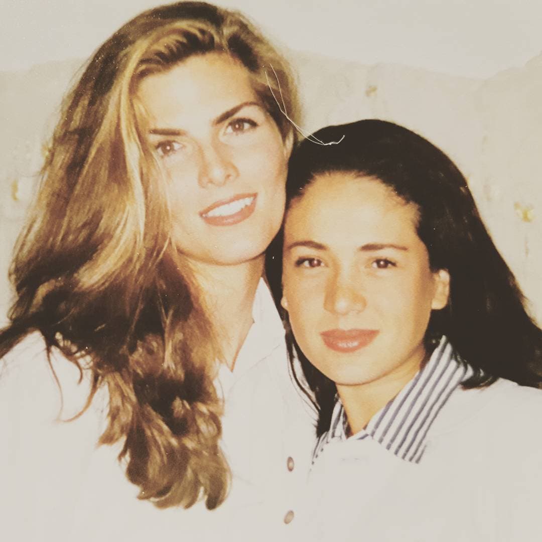 En el 2000 condujo Las Hijas de la Madre Tierra, programa nocturno de variedades, junto a una de sus mejores amigas, la actriz y conductora Yolanda Andrade.