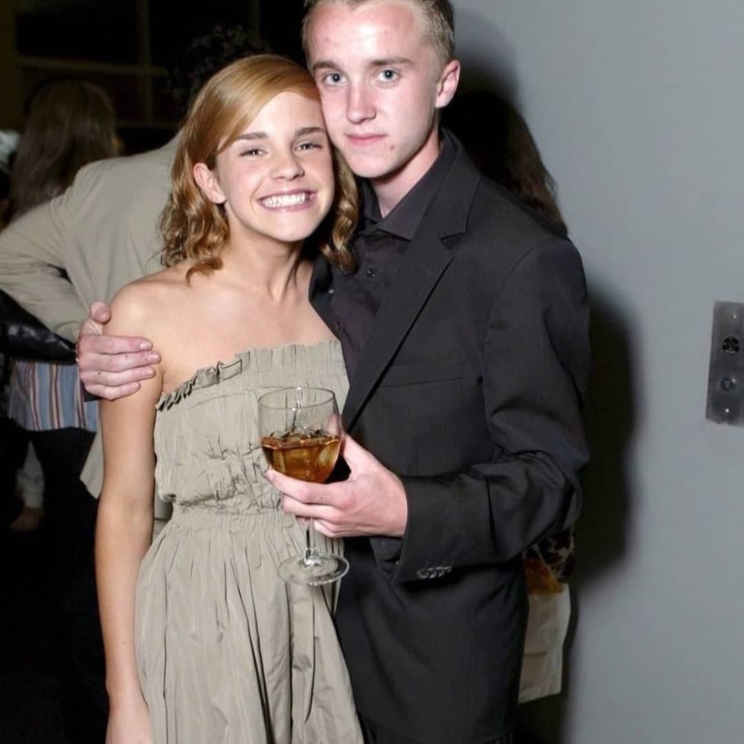 Emma y Tom han sido amigos íntimos desde que grabaron juntos la saga de Harry Potter, y han compartido varias fotos juntos en las redes sociales.