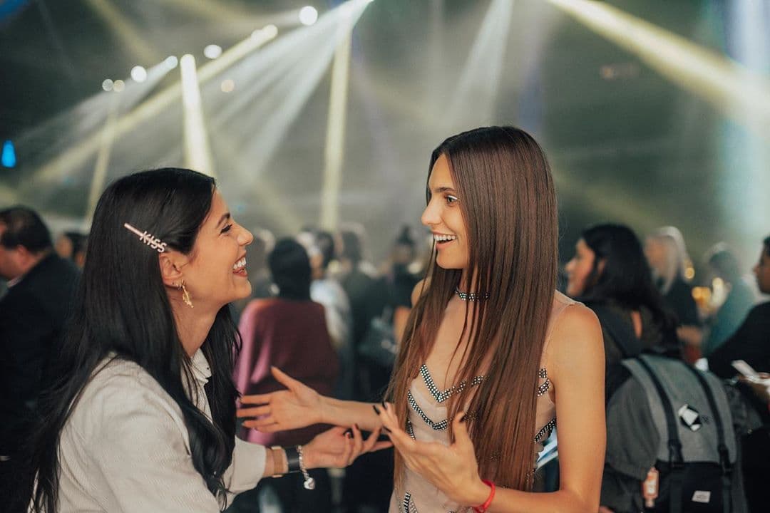 Y fuera de Juliantina, ellas continúan apoyándose en sus proyectos personales. Como cuando Macarena modeló para la colección de la diseñadora mexicana Alexia Ulibarri y Bárbara estuvo ahí para aplaudir su talento.
