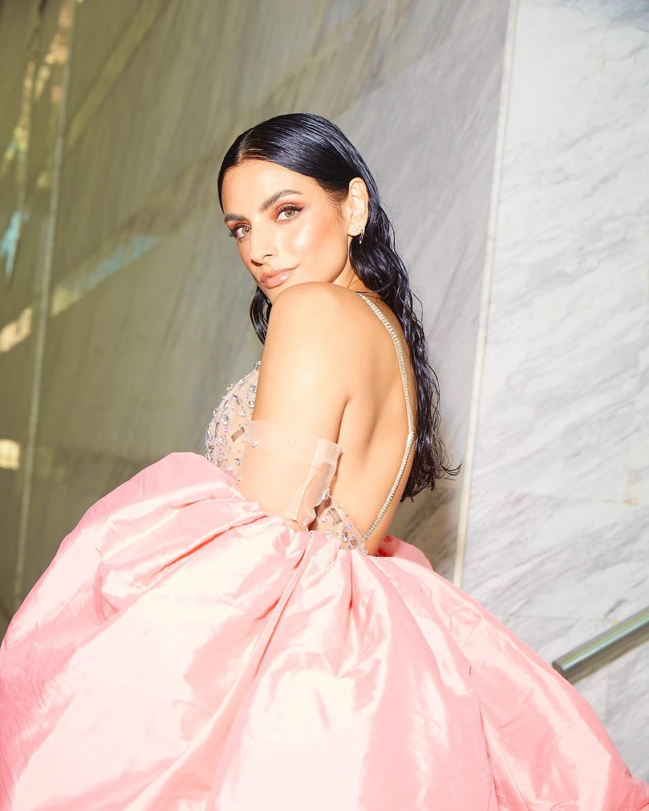 Así responde Aislinn Derbez a quien critica su nariz y le pide que se opere