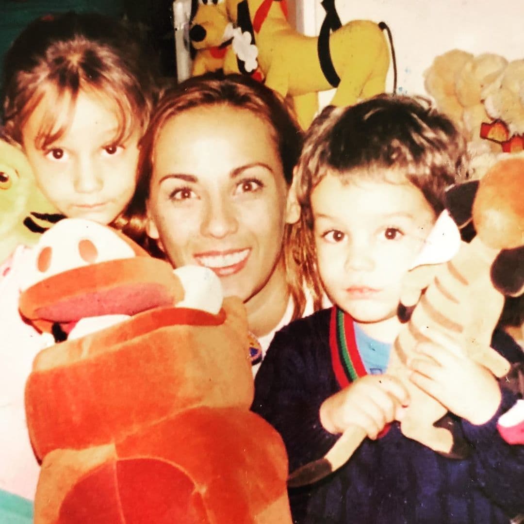 “Bendigo el día que llegaste a este mundo... ¡por mí y por todas las personas que has tocado con tu luz!
<a href="https://www.instagram.com/palyoficial/">@palyoficial</a> Eres lo más perfecto que he hecho en mi vida, ¡¡y ser tu mamá es la bendición más grande que he recibido de parte de Dios!! TE AMO Y TE BENDIGO hija de mis entrañas”, publicó la Neta Divina.