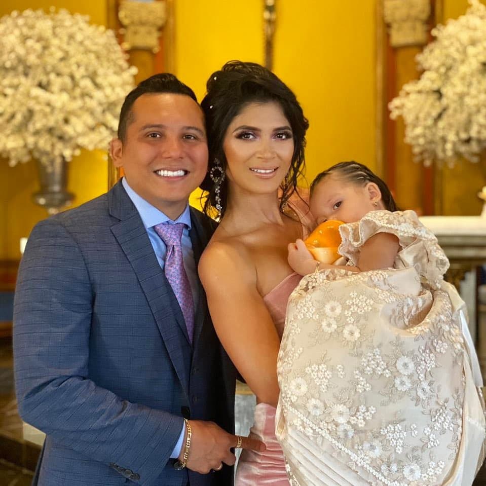 Desde que Edwin Luna y su esposa, Kimberly Flores, se enteraron que tendrían una bebé, decidieron crear un perfil para compartir con sus seguidores momentos especiales de Gianna, de ahora un año. En la biografía de la cuenta @kgiannaluna, la describen como una “bebé influencer”. Tiene 165 publicaciones y más de 230 mil followers.